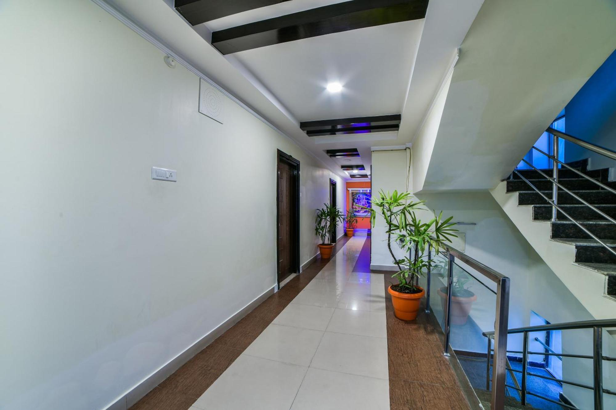 Oyo Surya Teja Residency Hotel Khammam Exterior photo